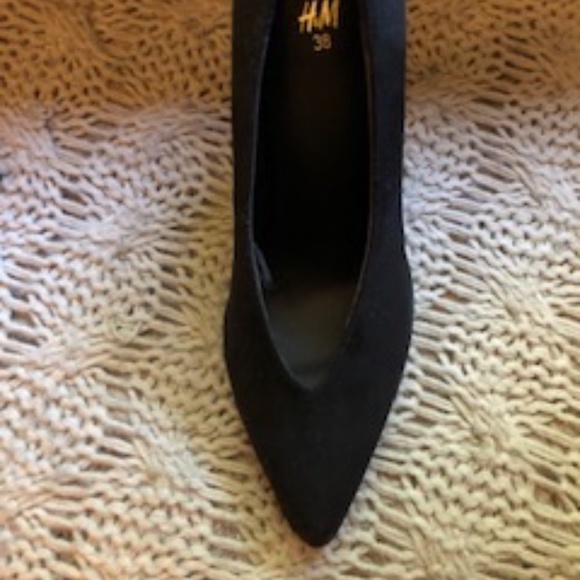 *HOST PICK* H&M Black Suede Pump *NEW* - Picture 4 of 8